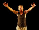 la_solitude_du_coureur_de_fond_patrick_mons_the__atre_le_funambule__copyright_marie_charbonnier_6060083-2-enhanced-nr.jpg