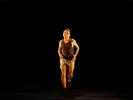 la_solitude_du_coureur_de_fond_patrick_mons_the__atre_le_funambule__copyright_marie_charbonnier_6060195-enhanced-nr_3.jpg